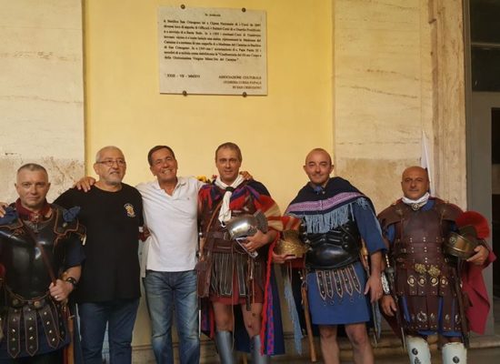 IL TRASTEVERE CALCIO ALL’APPOSIZIONE DELLA TARGA CORSA PRESSO LA BASILICA DI SAN CRISOGONO