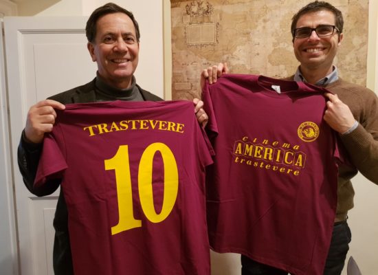 Il Trastevere in campo con la maglia dei ragazzi del Cinema America