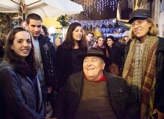 Lutto al braccio in memoria di Bernardo Bertolucci in occasione di Avellino-Trastevere