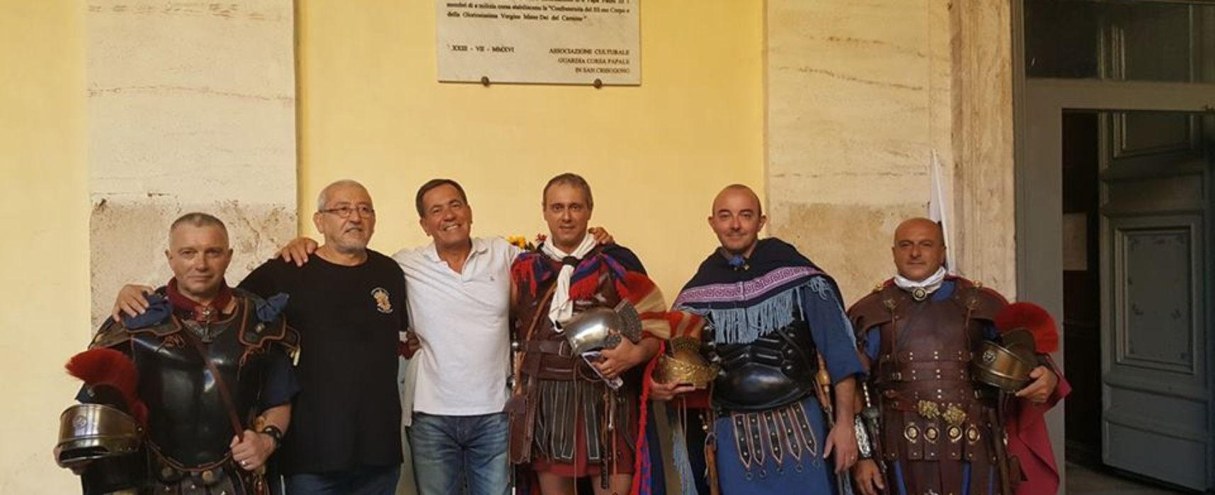 IL TRASTEVERE CALCIO ALL’APPOSIZIONE DELLA TARGA CORSA PRESSO LA BASILICA DI SAN CRISOGONO